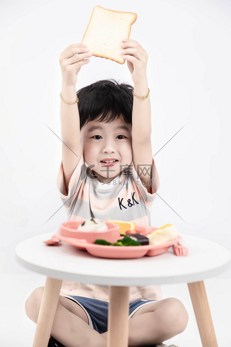 儿童白天营养餐室内面包摄影图配