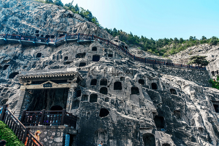 龙门石窟白天石窟造像龙门山旅游