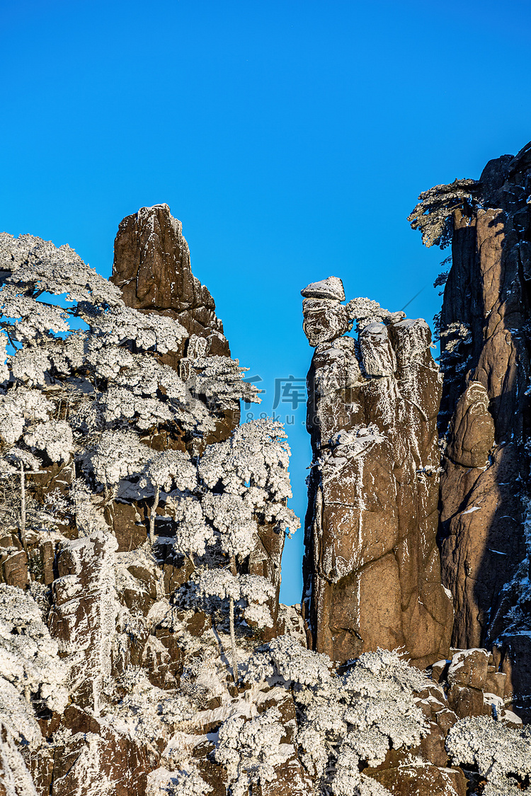 冬季旅行晌午阿诗玛石山区摇动摄