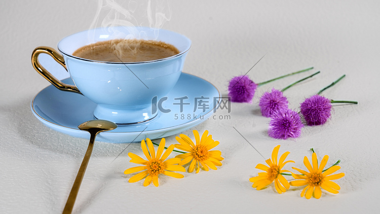 咖啡和花朵摄影图下午咖啡室内静