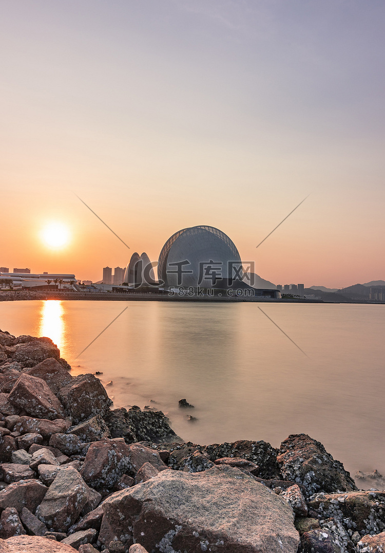 珠海日月贝晚霞下午建筑路面拍摄