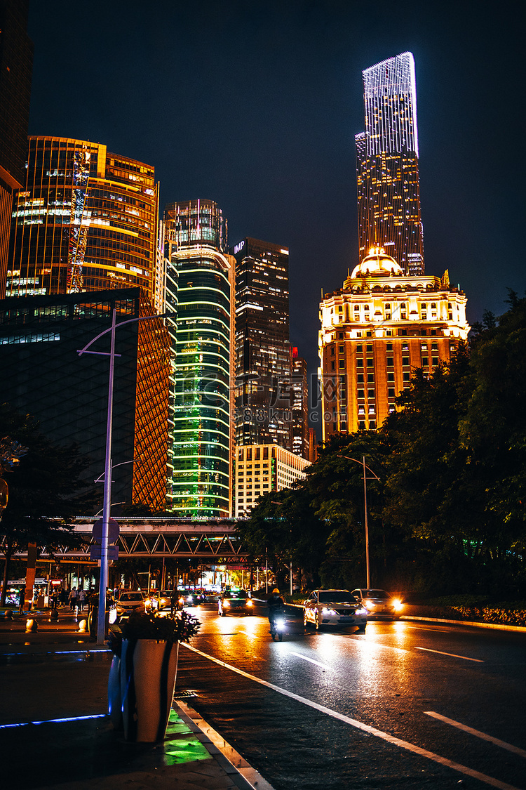 城市夜晚广州高楼大厦摄影图配图