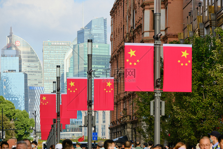 城市午后国旗上海街头静物摄影图
