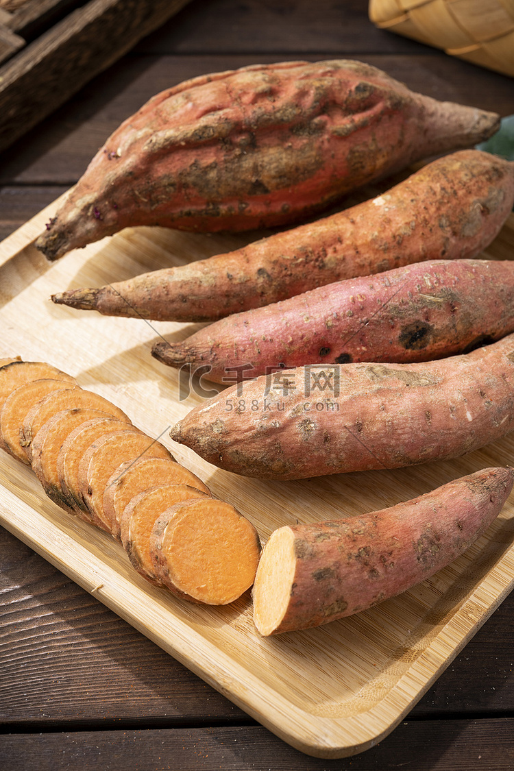 蔬菜秋季红薯桌上盘子里摄影图配