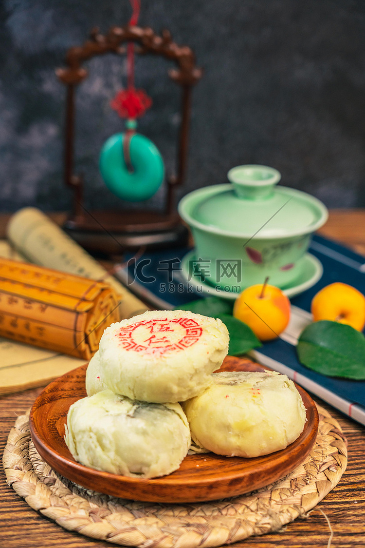 中秋节白天中秋节月饼室内食品摄
