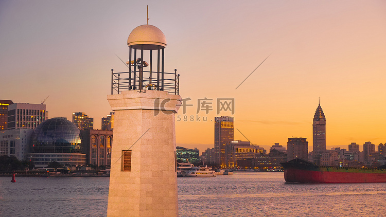 城市港口夕阳灯塔上海黄浦江摄影