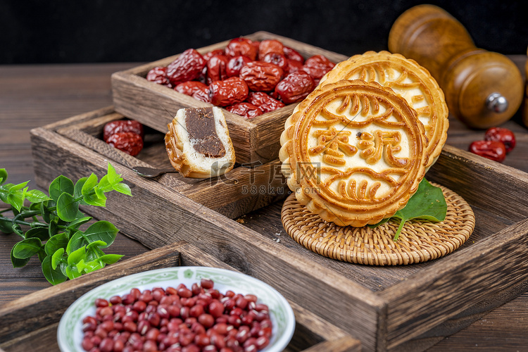 传统食品营养中秋月饼摄影图配图