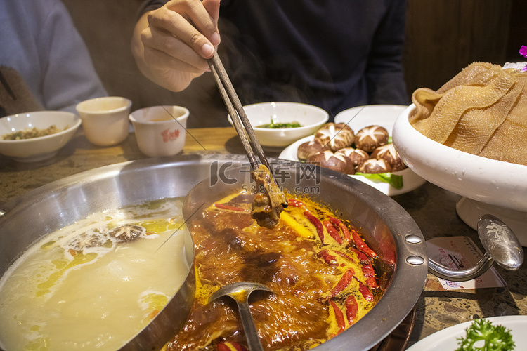 火锅店聚餐毛肚餐饮美食图