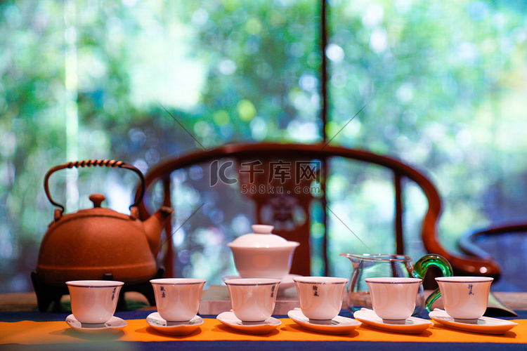 夏天下午室内喝茶茶室摄影摄影图