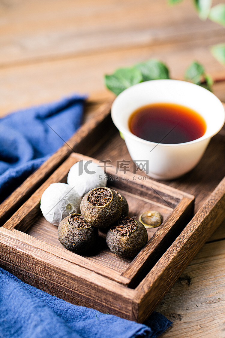 特色茶饮白天小青柑泡茶室内桌面