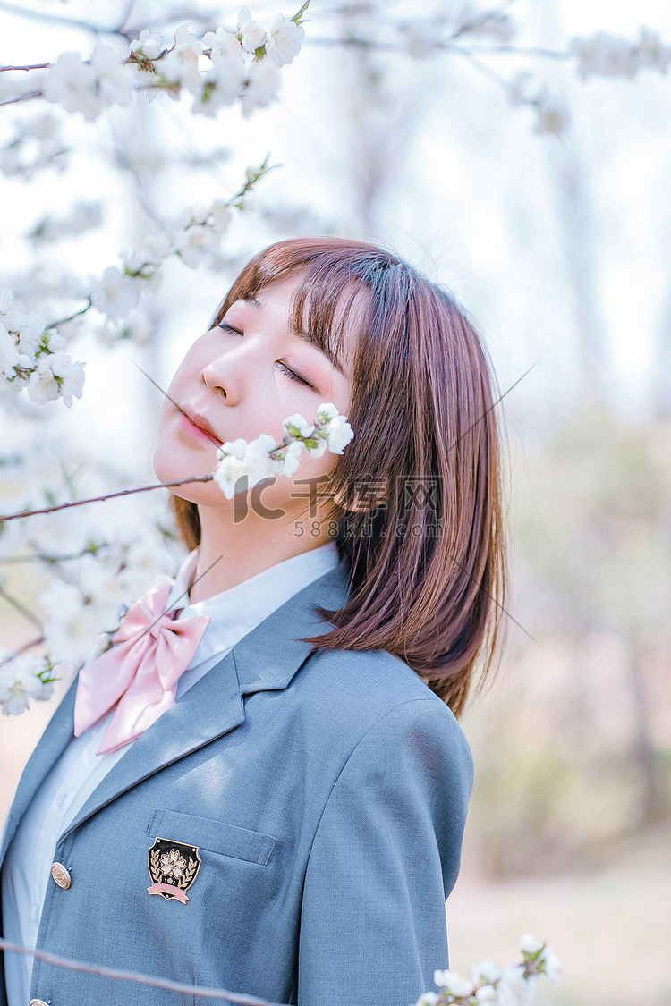 文艺人像白天JK制服少女樱花树