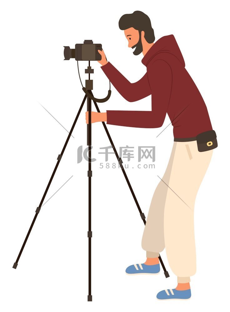男子在三脚架上用相机拍摄视频或