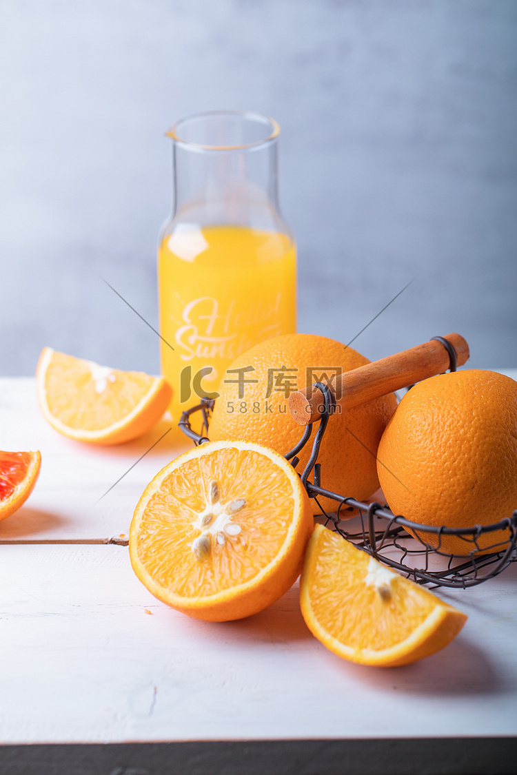 水果果汁白天橙子和橙汁室内桌面