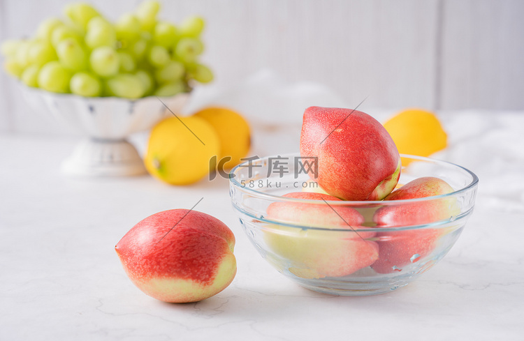 新鲜水果桃驳李健康桃子摄影图配