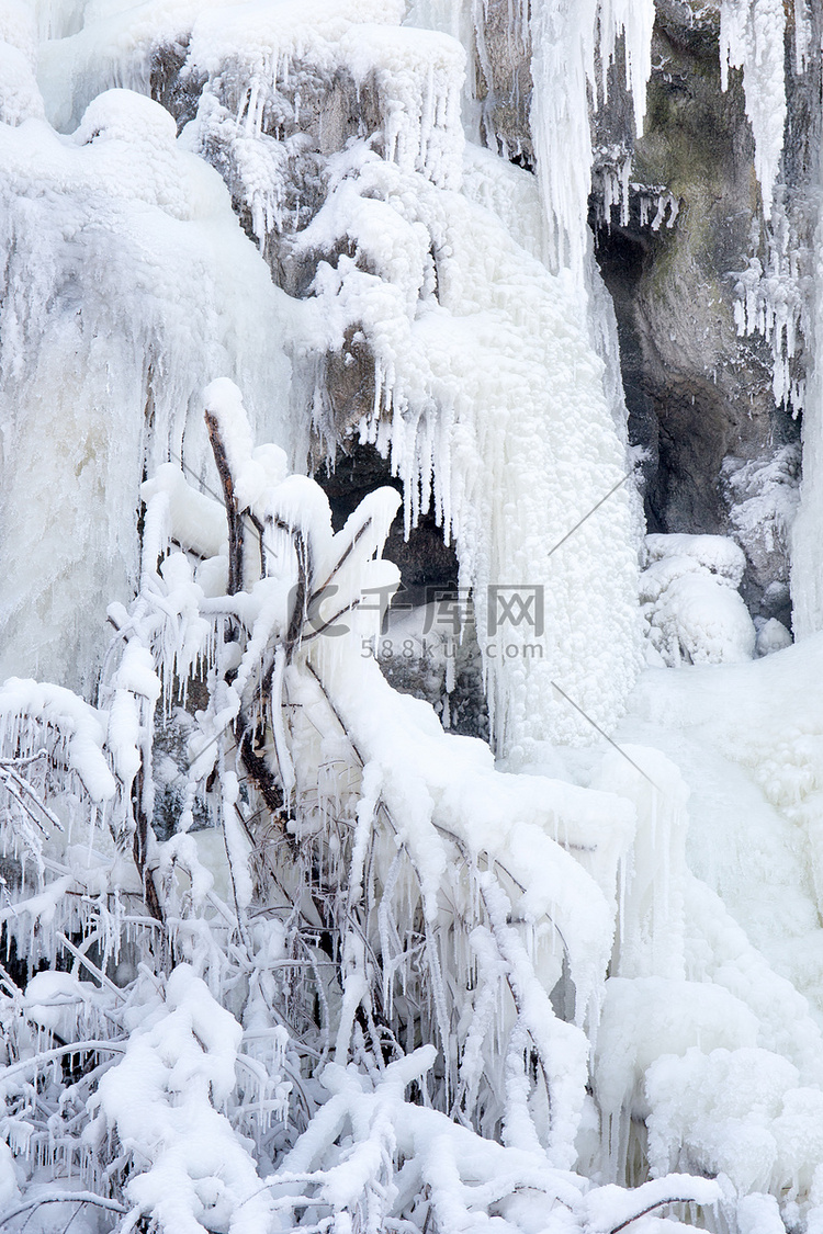 北方冬季冬天雾凇雪景雪地滑雪树