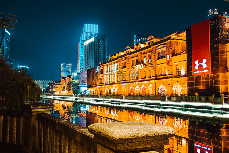武汉城市建筑夜晚建筑汉街仰拍摄