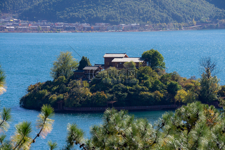 泸沽湖王妃岛的自然风光摄影图配