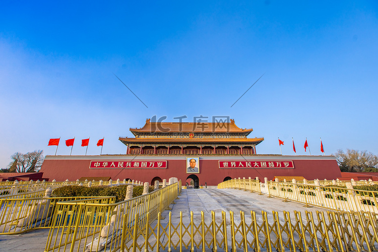 北京中午天安门古建筑游玩摄影图