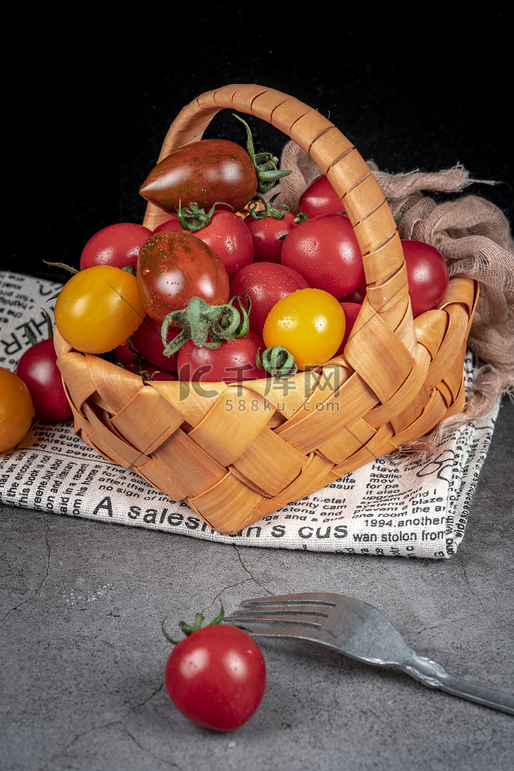 农家特色小篮子彩色番茄摄影图配