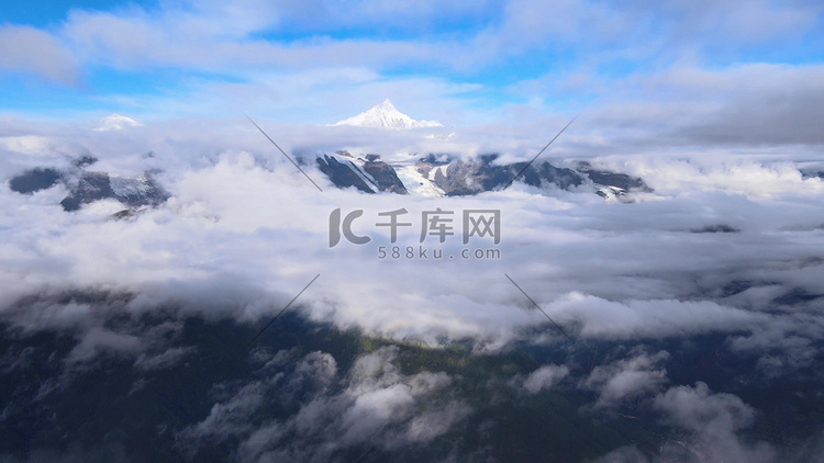 云南美景梅里雪山云雾缭绕风光