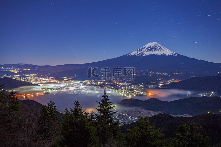 日本富士山夜景图 