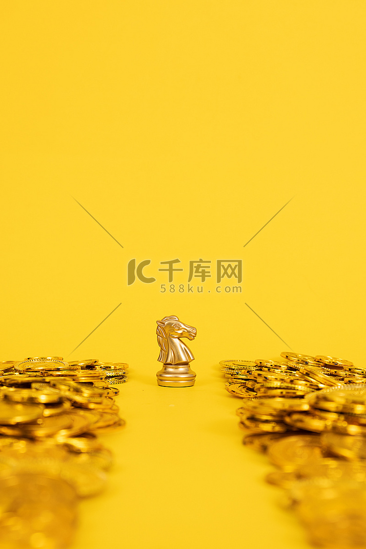 金融创意金币黄色背景摄影图配图