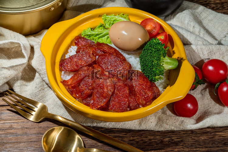 餐饮美食腊肠煲仔饭