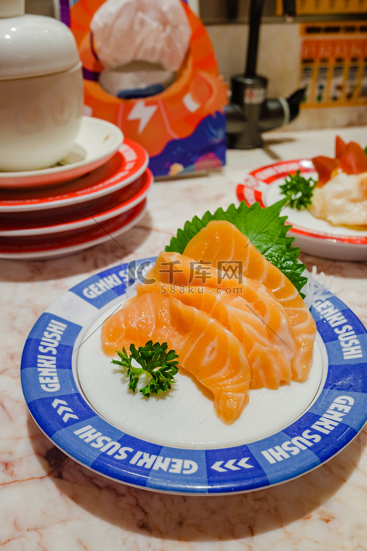 寿司日料美食三文鱼刺身摄影图配
