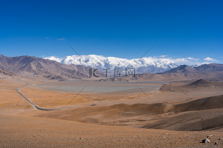 新疆喀什帕米尔高原戈壁雪山摄影