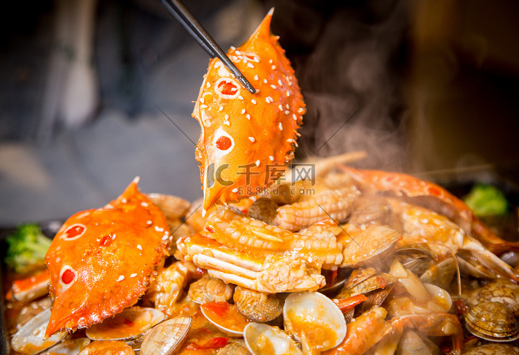 美味螃蟹花甲热气麻辣摄影图配图