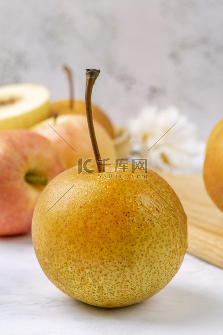 水果营养美味新鲜秋月梨摄影图配