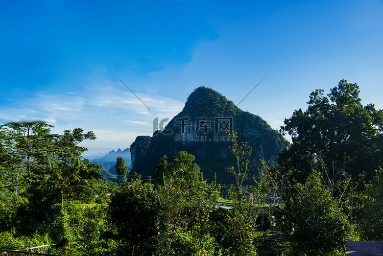 广东清远千年瑶寨山川白天摄影图