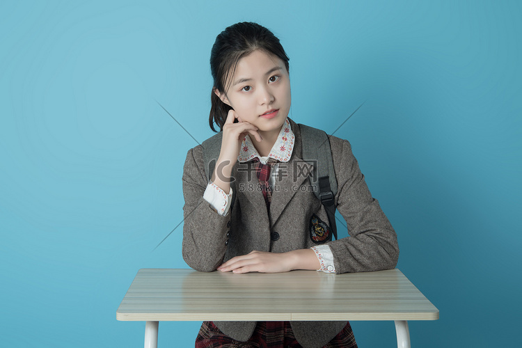 学生人像白天穿韩式校服的女学生