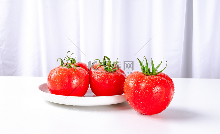 夏天果蔬白天三个番茄室内餐桌静