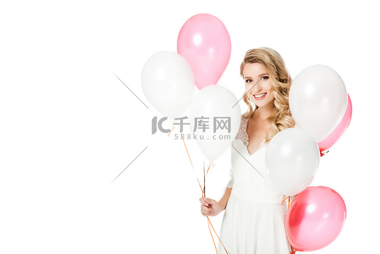 微笑年轻新娘与粉红色和白色气球