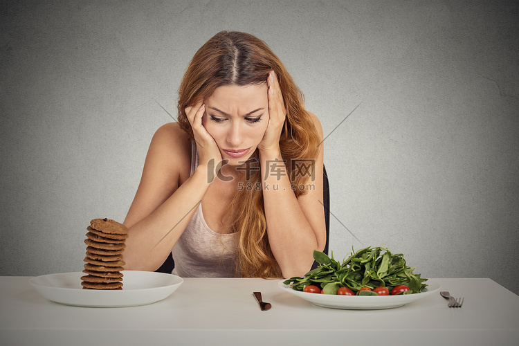女人累的饮食限制决定吃健康的食