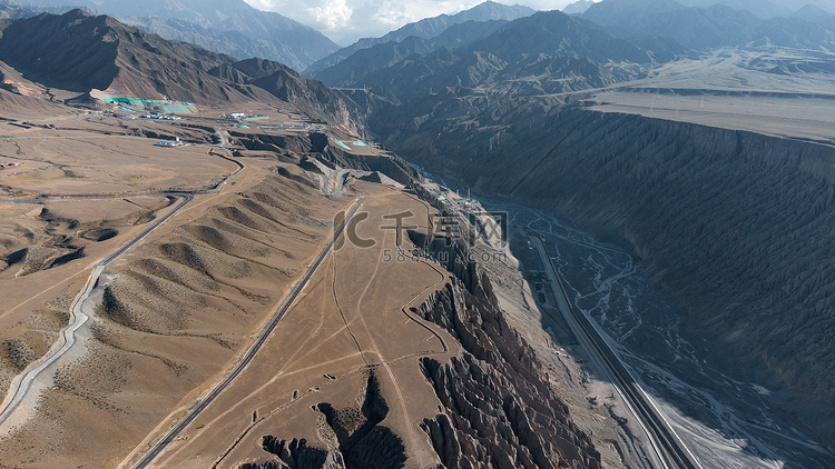 新疆独山子大峡谷航拍摄影图配图