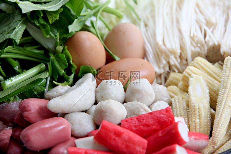 蔬菜煮鸡蛋、 肉丸子可以寿喜烧.