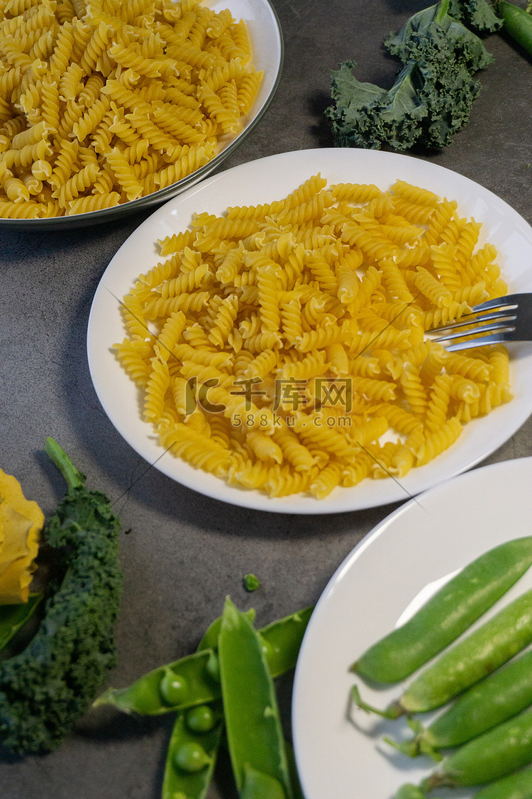 豌豆意面甘蓝绿色西餐美食食物面