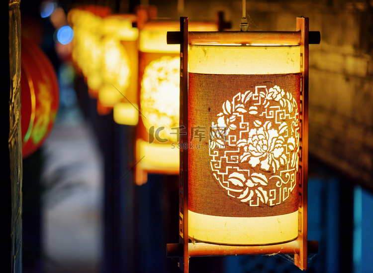 传统中国街灯笼在丽江的夜景