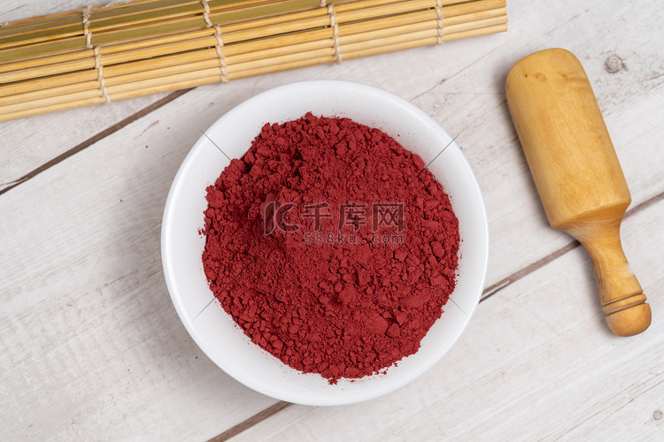 红酵母米粉或安哥拉粉。中国天然