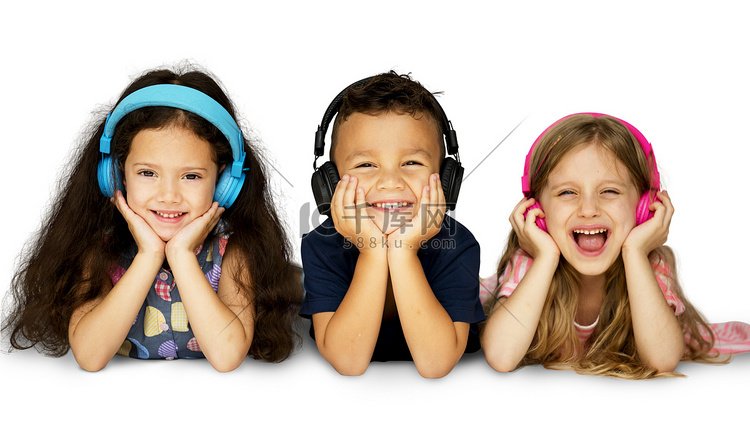 孩子们听音乐的耳机 