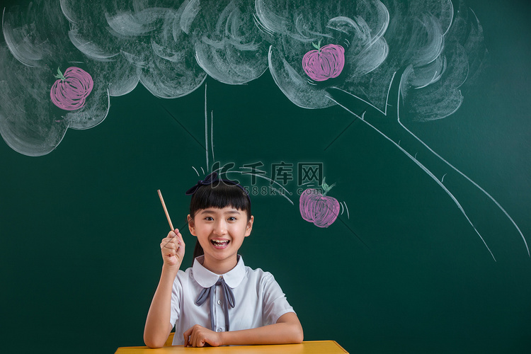 小学女生在教室