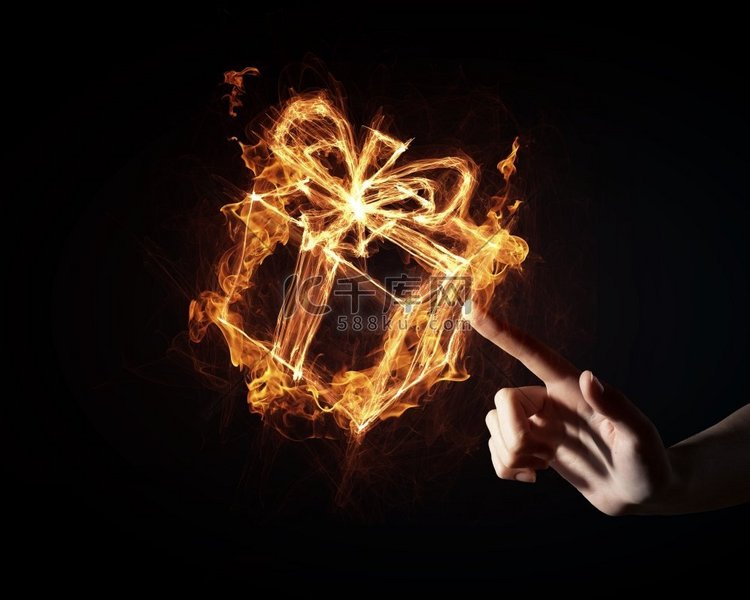 礼品盒图标。深色背景上发光的火
