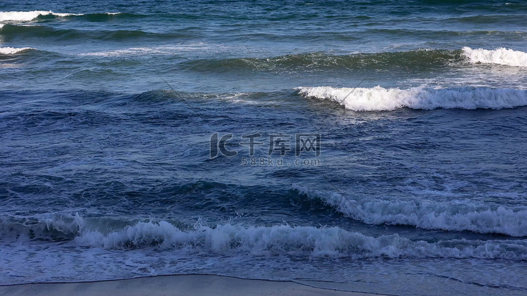 海水海浪蓝天双月湾海景