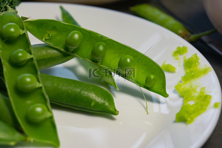 豌豆意面甘蓝绿色西餐菜谱有机蔬