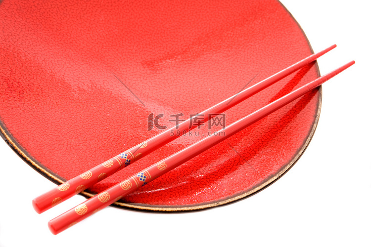 红盘子和筷子与东方风格