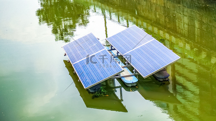 水面上安装的太阳能电池板新能源