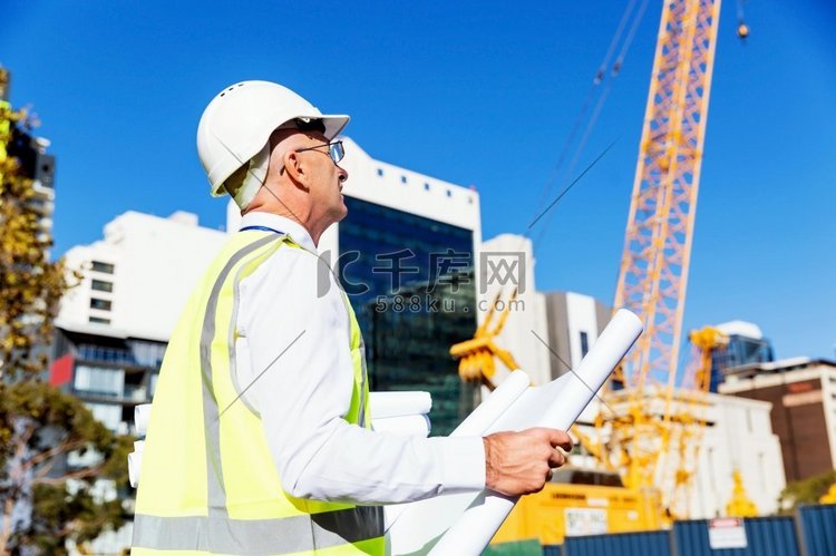 工程师建筑工地。建筑工程师在建