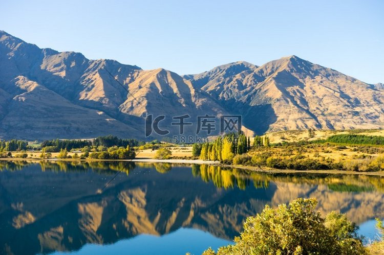 风景如画。新西兰阿尔卑斯山和湖